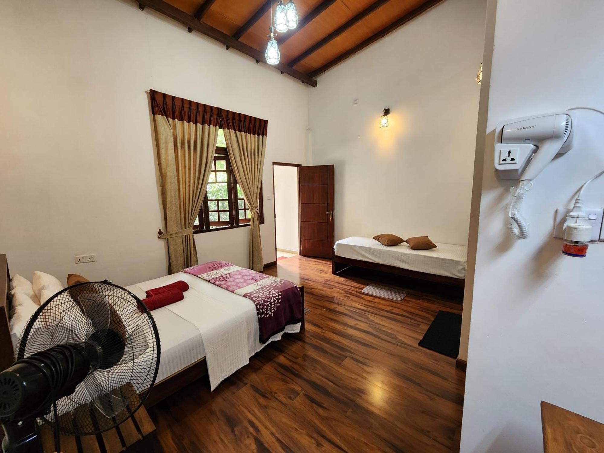 Poomaz Peace Palace Ella Room photo