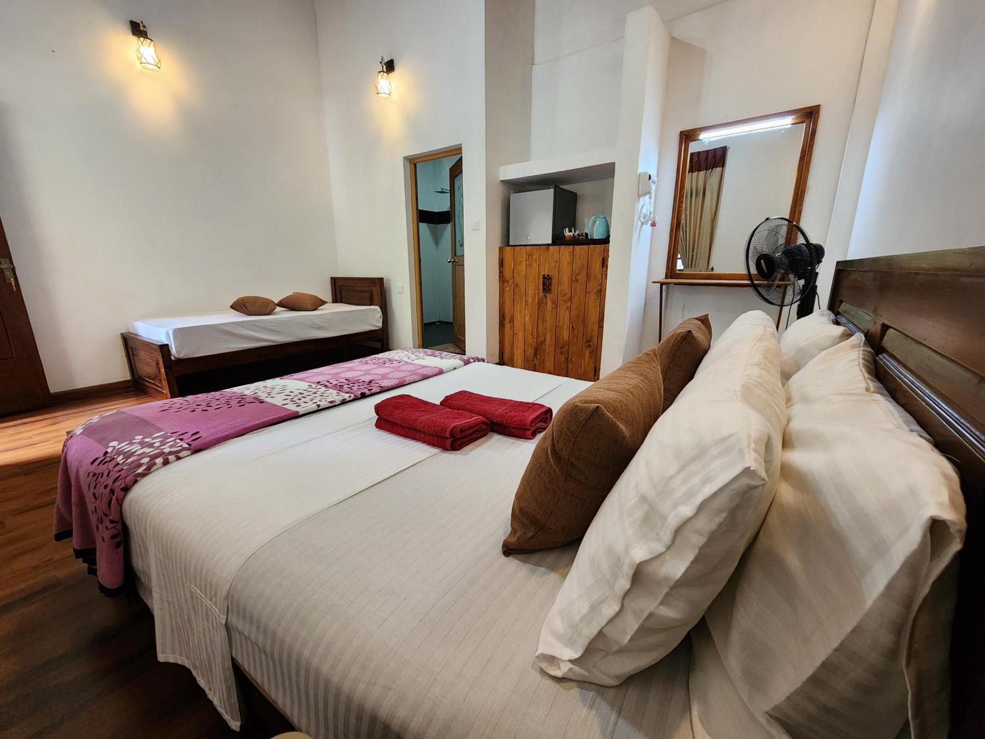 Poomaz Peace Palace Ella Room photo